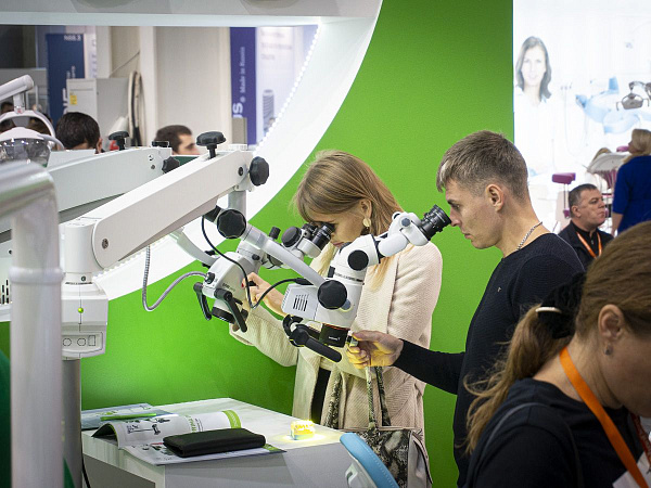 Стенд компании GREEN DENT на выставке Дентал-Экспо 2019_27.jpg