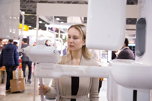 Стенд компании GREEN DENT на выставке Дентал-Ревю 2020-62.jpg