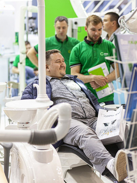 Стенд компании GREEN DENT на выставке Дентал-Экспо 2019_58.jpg